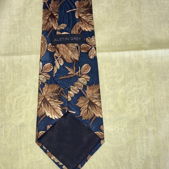 AUSTIN GREY men’s necktie, navy w/br/gray 3 3/4” wide, leaves design $19 - Picture 2 of 3